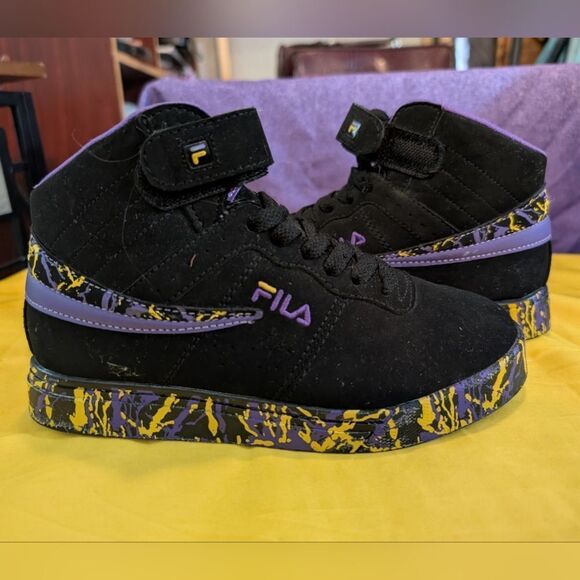 Boys size 2 high top Filas excellent condition - Picture 1 of 7